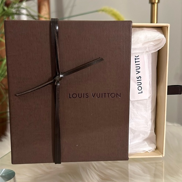 Authentic RARE Louis Vuitton Epi Mallettier Wallet 1990’s Limited Run Collection - Picture 16 of 16